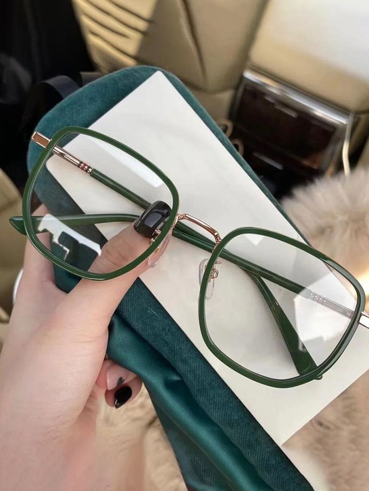 عینک و لنز طبی: راهنمای جامع انتخاب و نگهداری برای بینایی بهتر