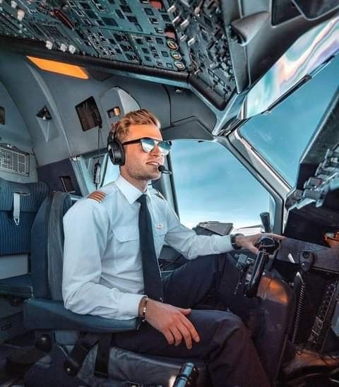 خلبان: سفیر آسمان و رهبر پروازهای ایمن