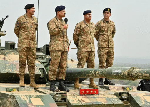 اعطای مصونیت مادام‌العمر به رئیس‌جمهور پاکستان و فرمانده ارشد ارتش