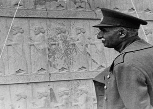 بازنویسی تاریخ برای حفظ تاج