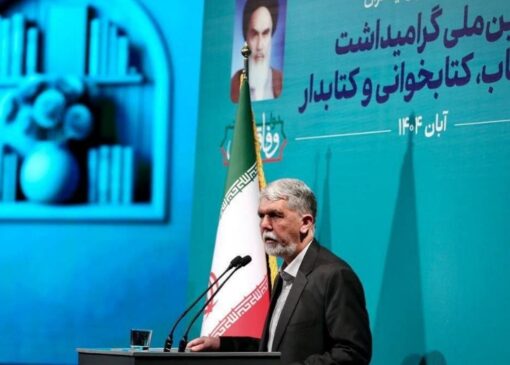 کتابخانه، کتاب و کتابدار، سه ضلع اصلی نهاد کتابخانه‌های عمومی است