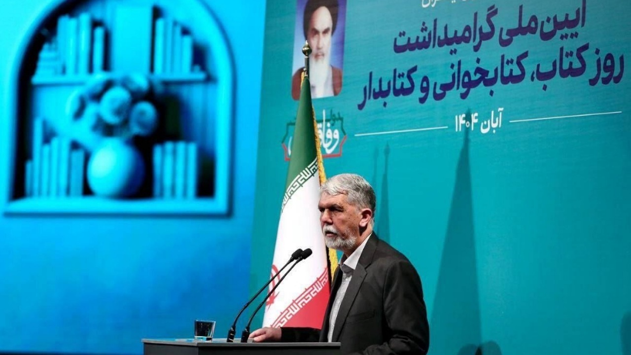 کتابخانه، کتاب و کتابدار، سه ضلع اصلی نهاد کتابخانه‌های عمومی است