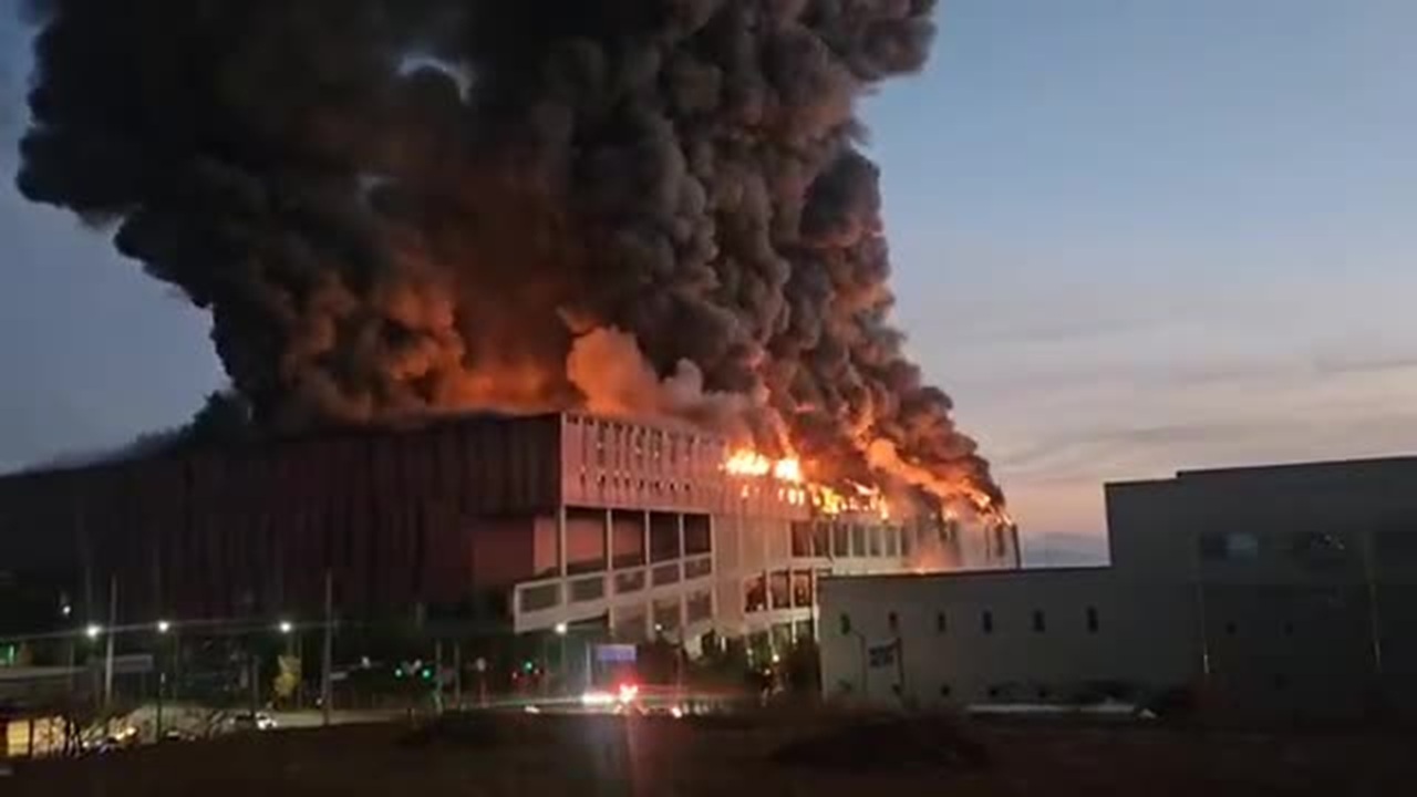 آتش‌سوزی در مرکز پوشاک کره جنوبی + فیلم