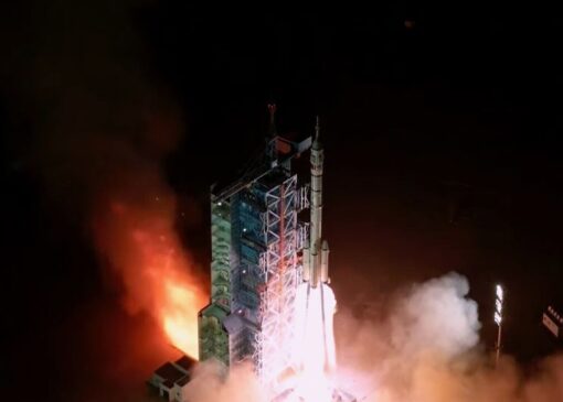 فضانوردان چینی گرفتار در انتظار قایق نجات