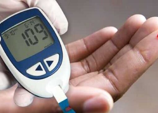 افراد بالای ۳۰ سال هر سه سال یکبار تست قندخون دهند