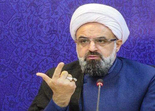 همانند روز‌های حساس تاریخ اسلام، عده‌ای آرام‌آرام صف را ترک می‌کنند