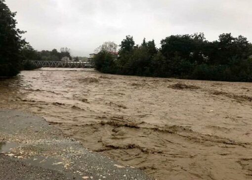 وقوع سیل در روستای هفت‌شهیدان در مسجدسلیمان استان خوزستان+ فیلم