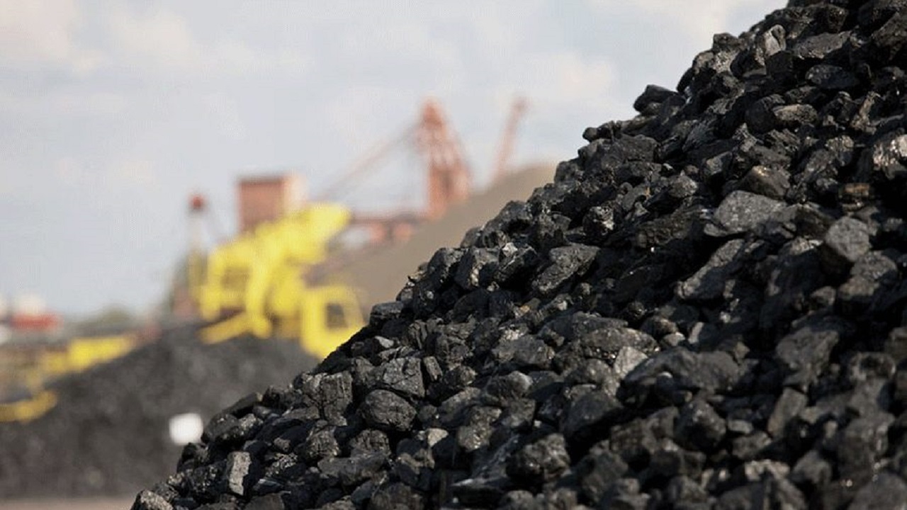 خاک سیاهى که چرخ فولاد کشور را مى چرخاند