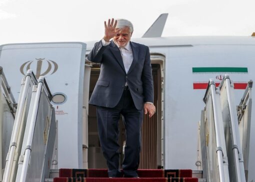 عارف عازم روسیه شد