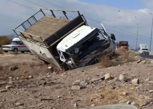 بی احتیاطی جان راننده خاور را گرفت