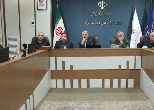 صالحی: ایران پناهگاه ادیان است و این پرچم باید برافراشته بماند