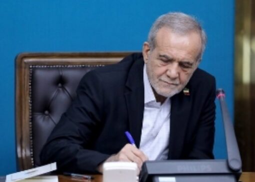 ملتی که می‌خواهد زنده باشد باید کتاب را جدی بگیرد