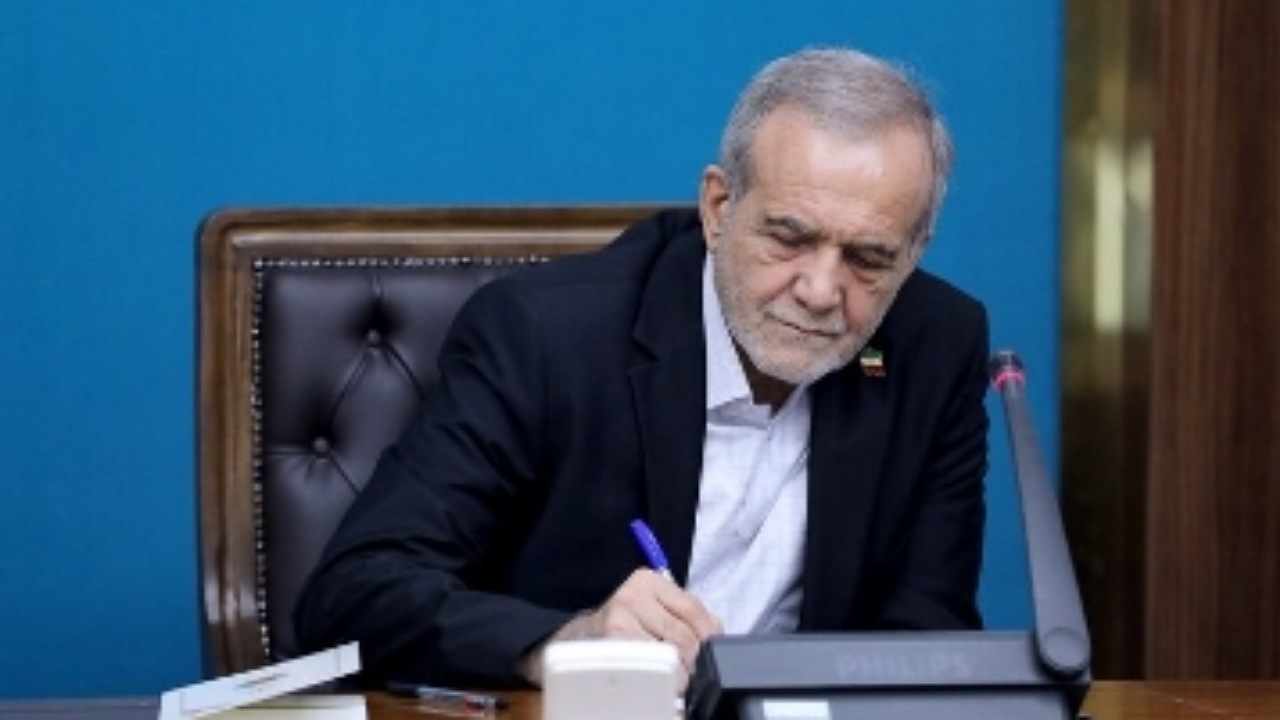 ملتی که می‌خواهد زنده باشد باید کتاب را جدی بگیرد