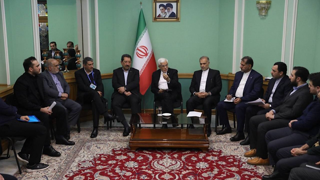 دیدار عارف و دانشجویان ایرانی در روسیه