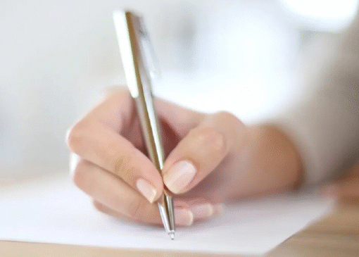 چرا بیشتر انسان‌ها راست‌دست‌ هستند؟