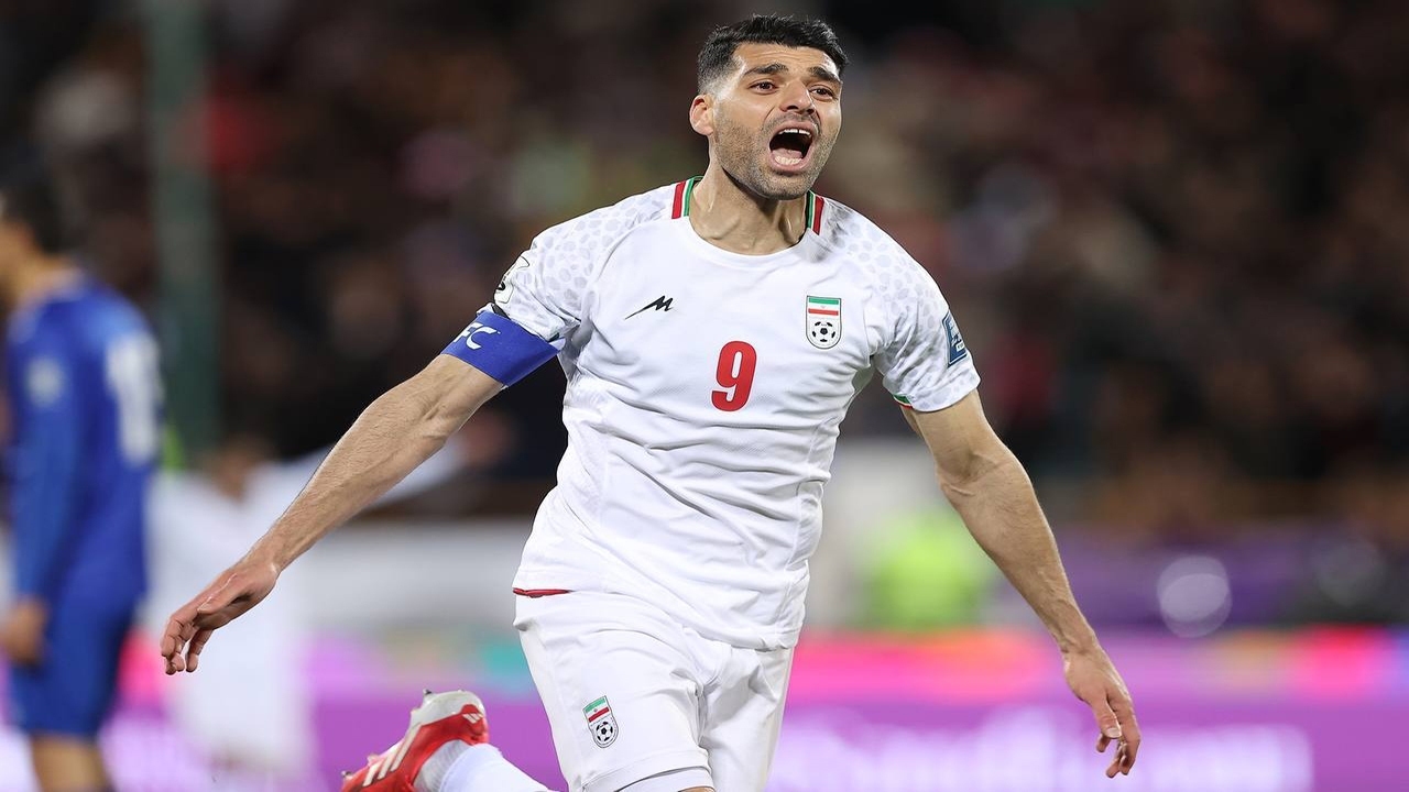 ۱۰ نفر ایستادند و پنالتی نزدند! / فوتبال را از بالا خراب کردند