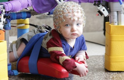 طراحی واکر مخصوص کودکان فلج مغزی