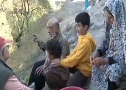 نعت خوانی شنیدنی پیرمرد روستایی در وصف پیامبر اکرم (ص) + فیلم