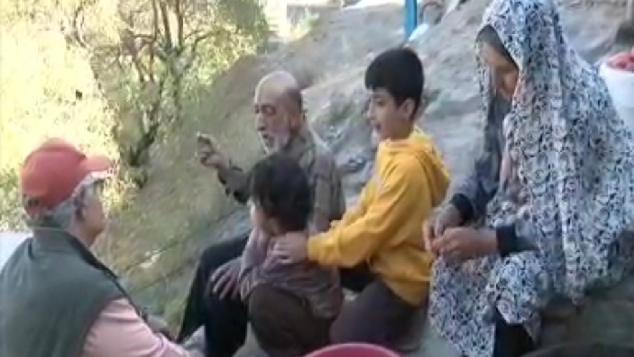 نعت خوانی شنیدنی پیرمرد روستایی در وصف پیامبر اکرم (ص) + فیلم