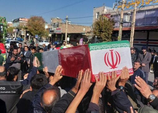 تشییع باشکوه پیکر شهید فاطمی در پلدختر؛ تجدید میثاق مردم با آرمان‌های انقلاب + فیلم