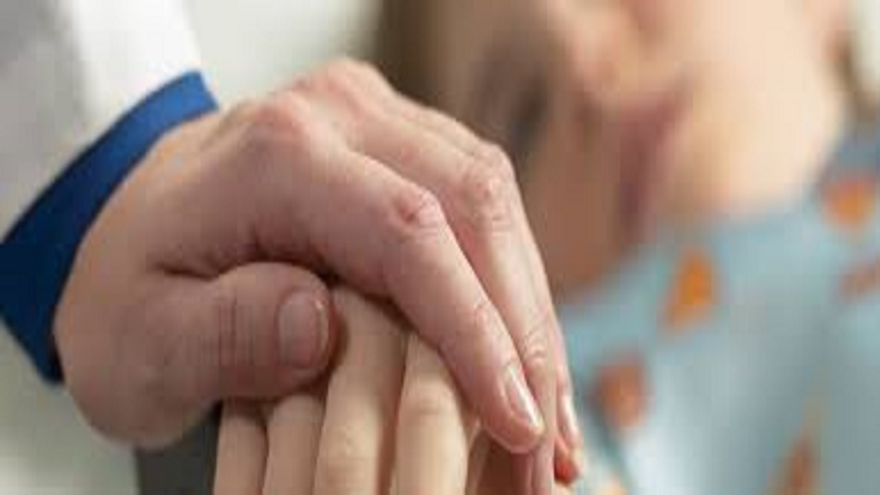 خدمات‌رسانی گروه جهادی به بیماران در مناطق کم‌برخوردار مرند