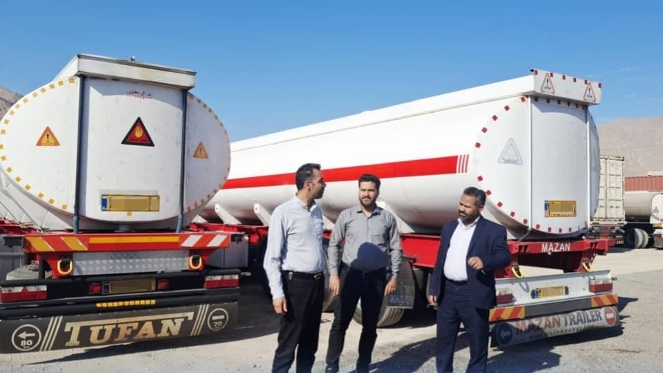 توقیف دو تریلر حامل ۷۰ هزار لیتر سوخت قاچاق در حاجی‌آباد