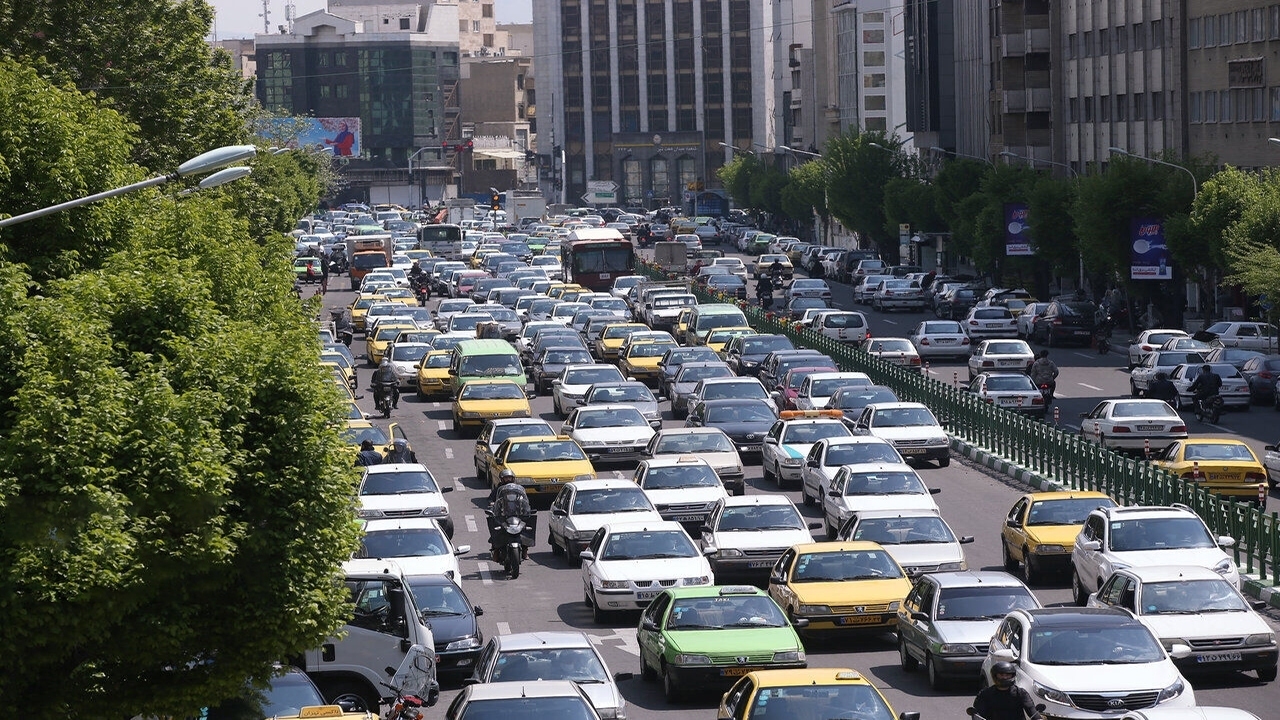 اجرای دومین روز طرح زوج یا فرد از درب منزل/ شکل گیری ترافیک پرحجم و سنگین در این لحظه