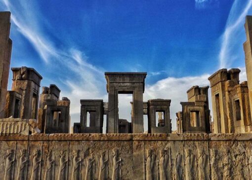 صدور اسناد مالکیت چند اثر تاریخی در فارس؛ صیانت و حفاظت از حریم تخت جمشید