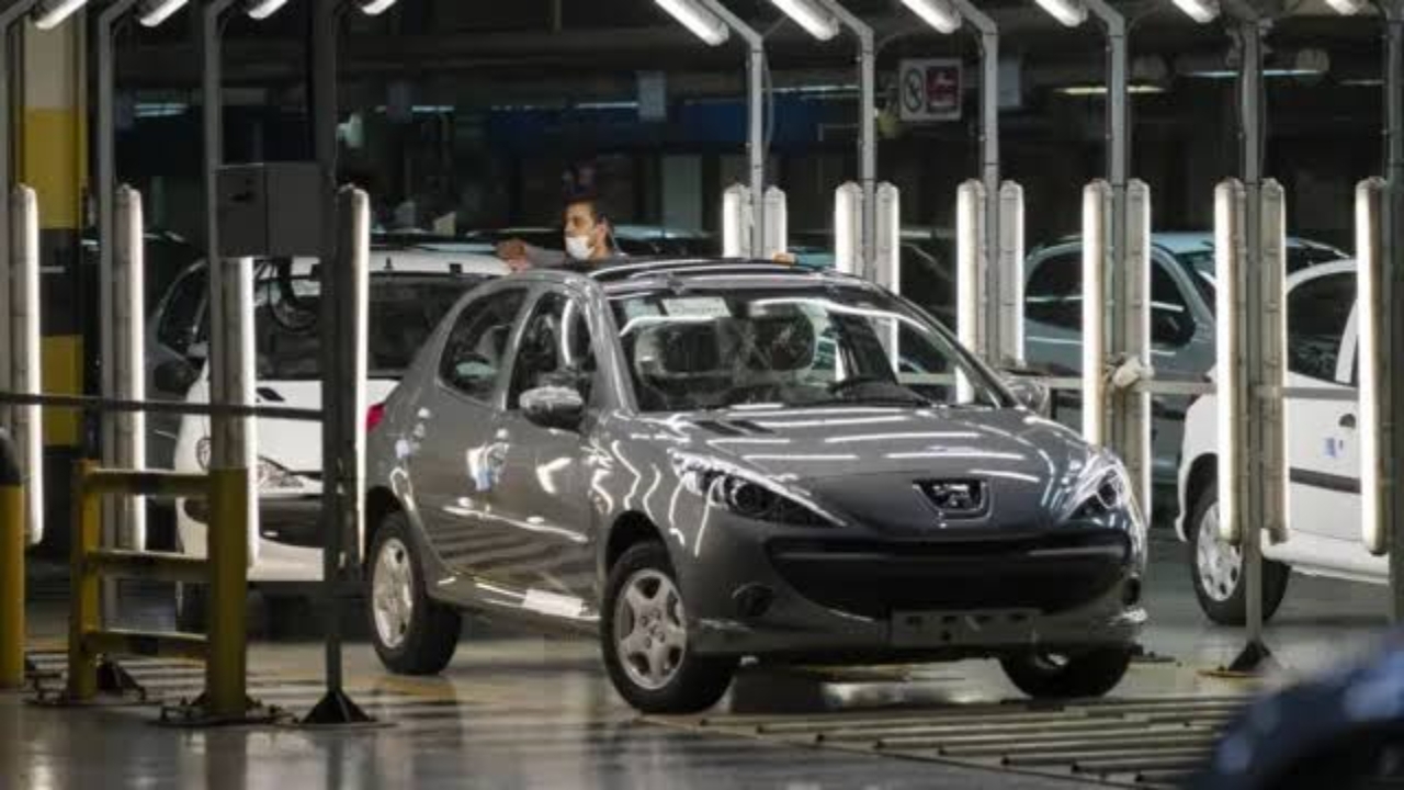 افزایش واردات خودرو حباب‌های بازار را خالی می‌کند