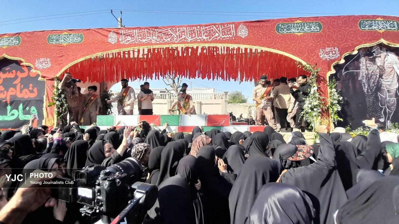 تشییع پیکر مطهر ۱۴ شهیدگمنام در بندرعباس