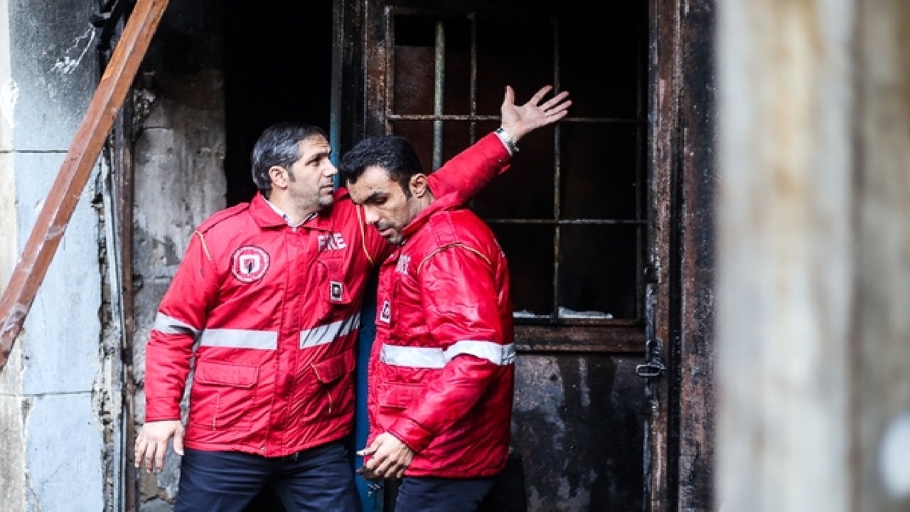 آتش‌سوزی در پاساژ دو طبقه صادقیه؛ یک نفر جان‌باخت