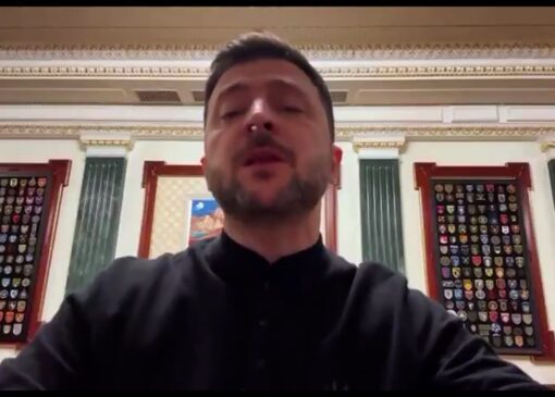 خروج تکه‌های کوکائین از بینی زلنسکی در پخش زنده + فیلم