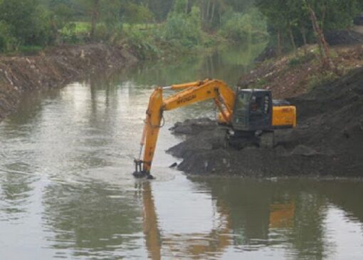 اجرای طرح‌های عمرانی و لایروبی رودخانه‌ها؛ گامی برای امنیت و اشتغال‌زایی لرستان