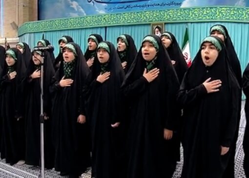 سرودخوانی دسته‌جمعی بسیجیان در دیدار با رهبر معظم انقلاب + فیلم