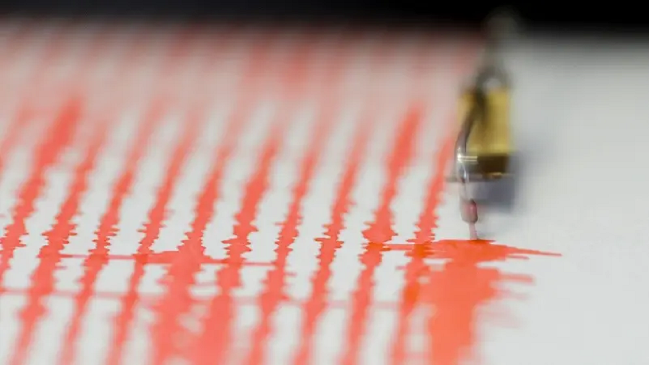 زمین‌لرزه‌ای به بزرگی ۶.۶ غرب اندونزی را لرزاند