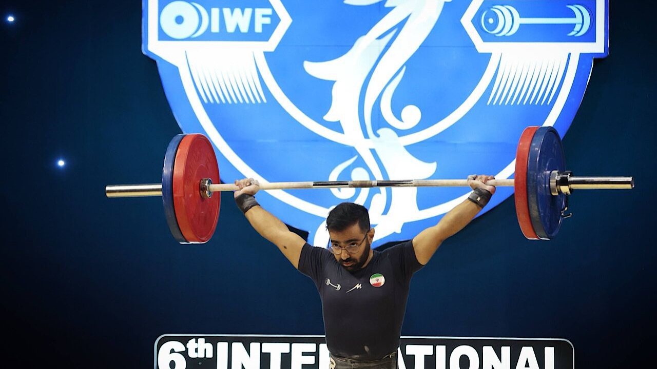 وزنه‌برداری جام فجر؛ قشقایی در دسته ۶۵ کیلوگرم طلا گرفت