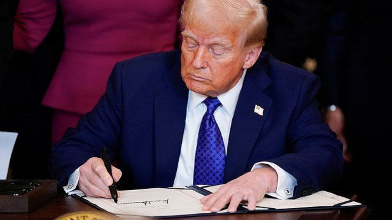 ترامپ دستور بازبینی گرین کارت‌های اتباع ۱۹ کشور از جمله ایران را صادر کرد