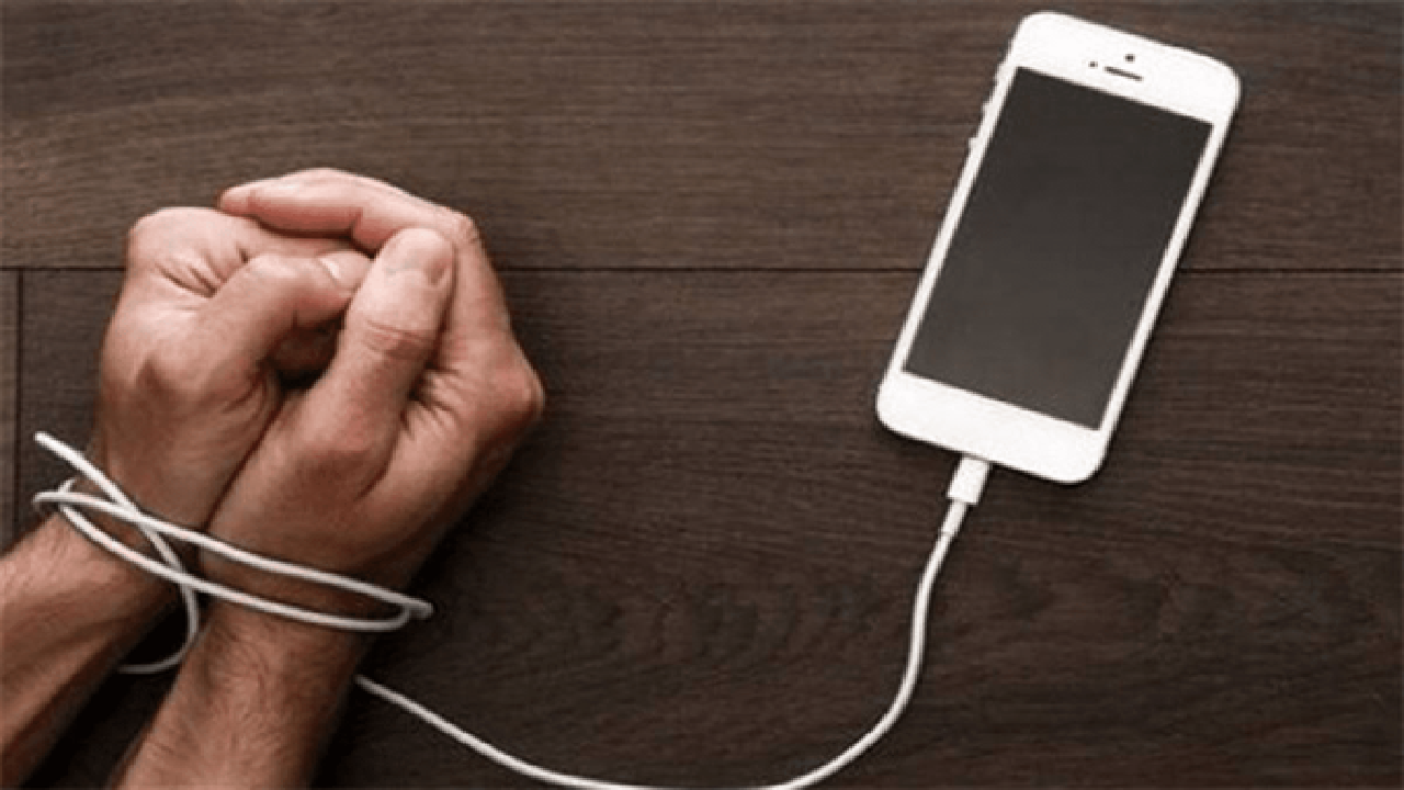 آیفون به‌دست‌های فقیر