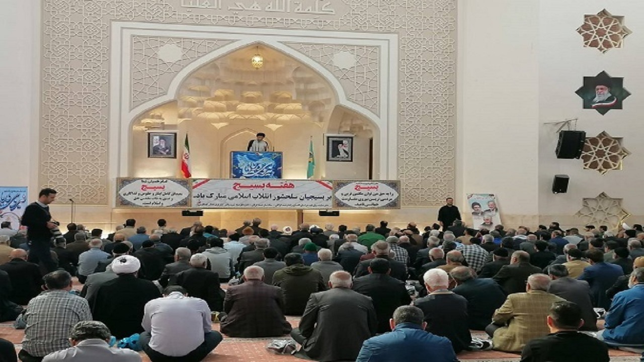 اقتدار و امنیت ایران اسلامی مدیون خون شهدا و پیشرفت های علمی