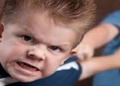 فرمولِ جادویی «جملات ۳ قسمتی» برای آرام کردن نوجوانان عصبانی