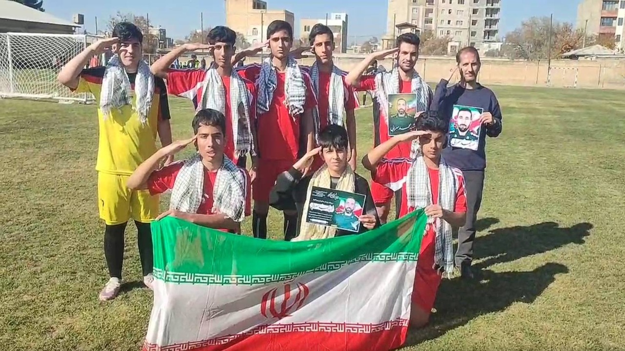 سلام نظامی ورزشکاران دوره جام پرچم استان همدان به شهدای جنگ ۱۲ روزه + فیلم