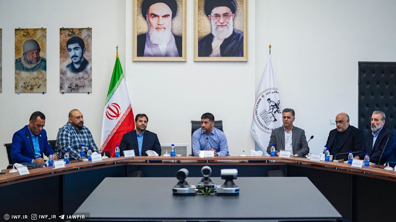 دبیر: کشتی تهران می‌تواند کشتی ایران را بالا بیاورد