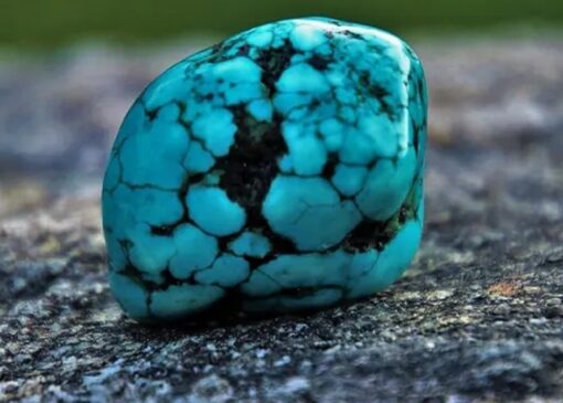 سنگی که از آن برای دفع چشم زخم استفاده می‌شود + فیلم