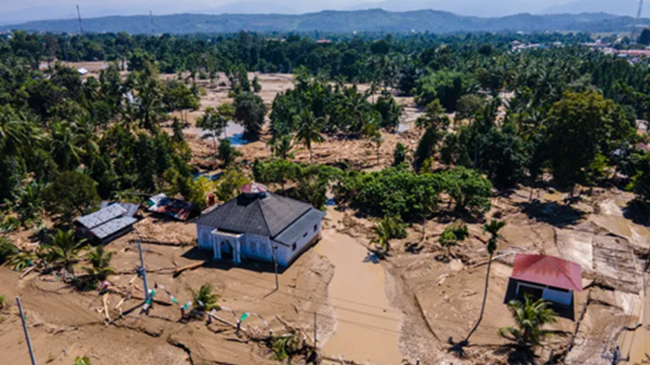 شمار قربانیان سیل اندونزی از ۴۰۰ نفر گذشت