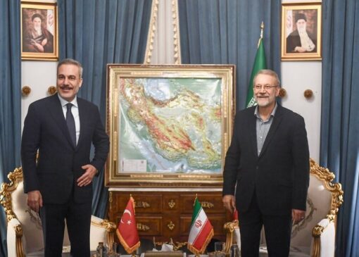 وزیر امور خارجه ترکیه با علی لاریجانی دیدار و گفت‌و‌گو کرد