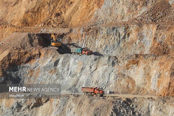 عرضه ۱۲۰ پهنه معدنی طلا و مس در بورس کالا