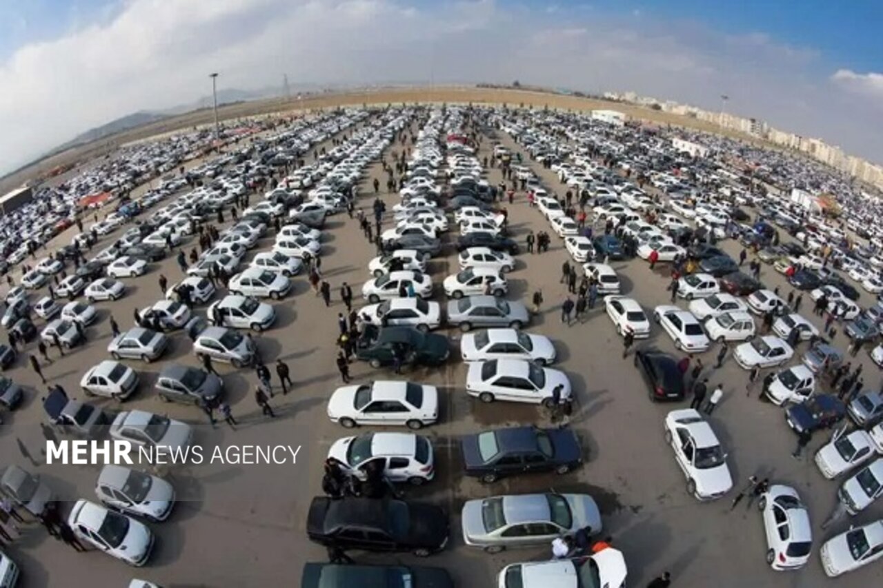 بازار خودرو چشم‌انتظار تغییر؛ نوسان قیمت‌ها ادامه دارد+ جدول