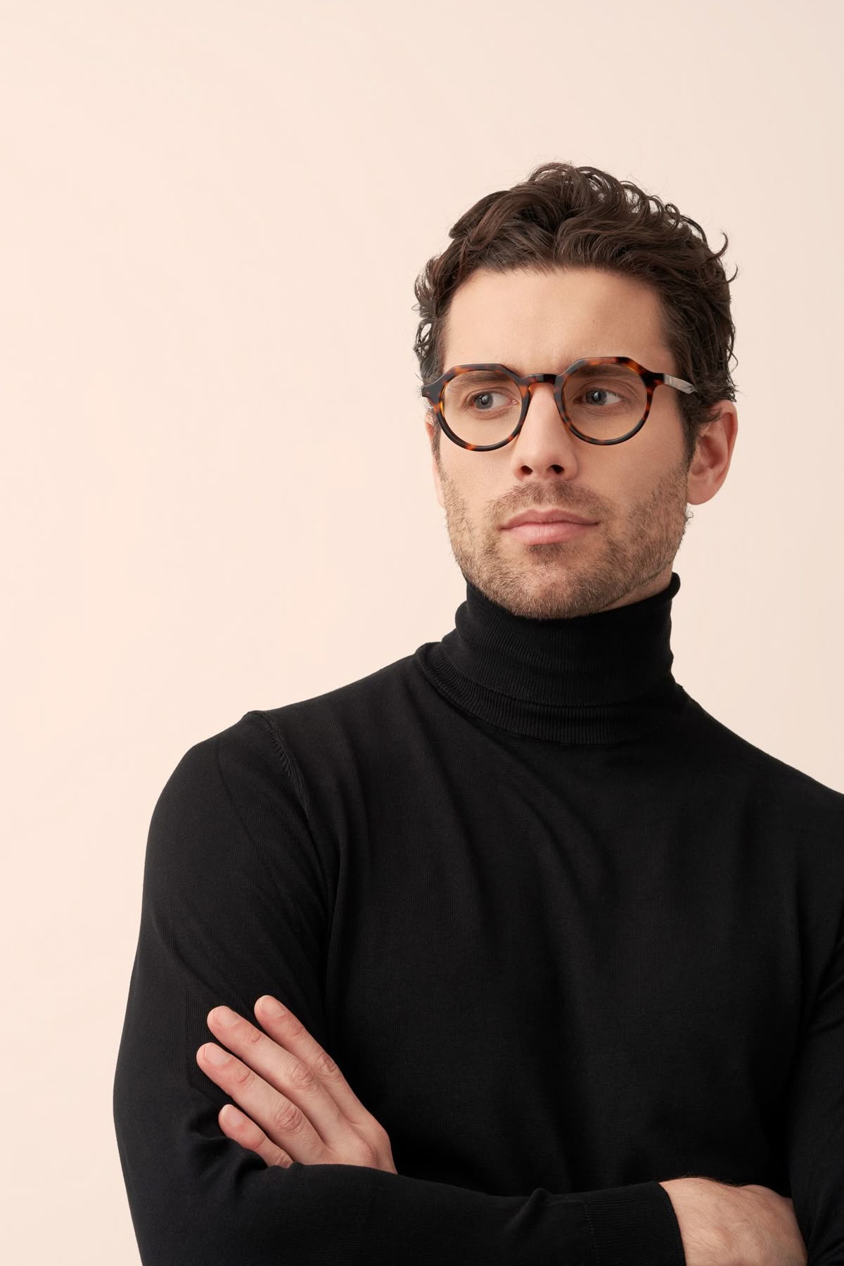 عینک مردانه: راهنمای کامل انتخاب و خرید یک اکسسوری ضروری