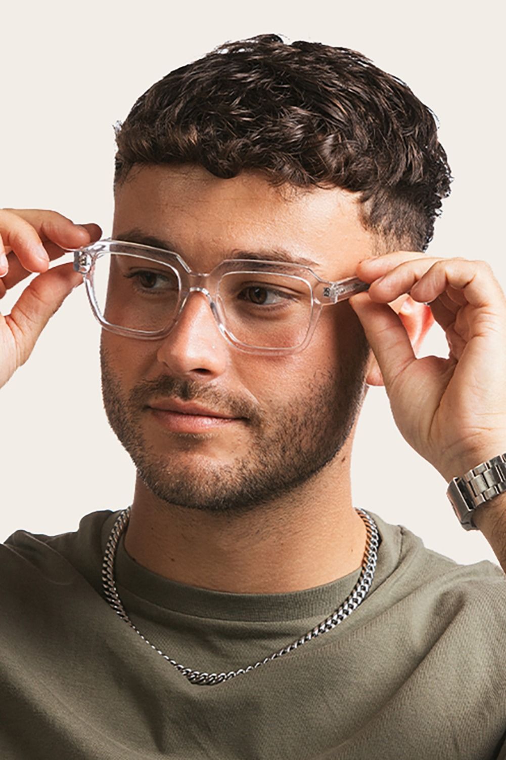 عینک مردانه: راهنمای کامل انتخاب و خرید یک اکسسوری ضروری