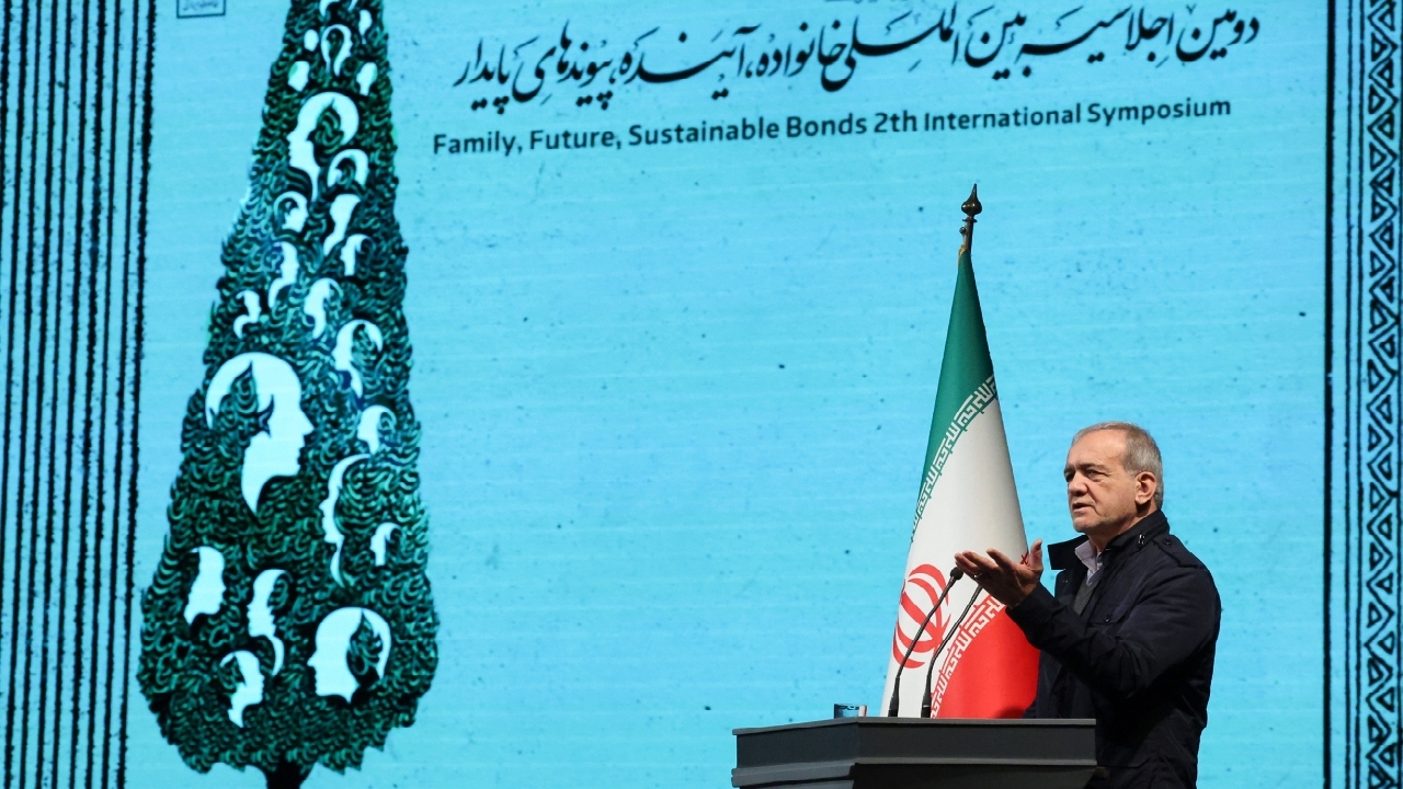 پزشکیان: نخبه‌ها بدون مهارت کار گروهی موفق نمی‌شوند